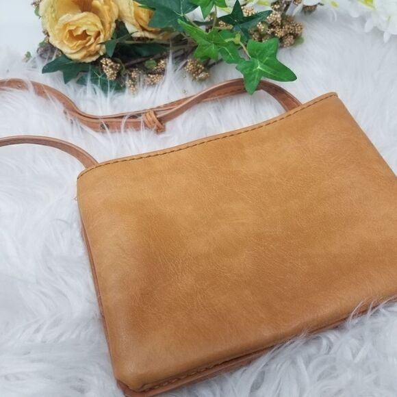 UNIVERSAL THREADS FAUX LEATHER CROSSBODY BAG - Picture 5 of 11